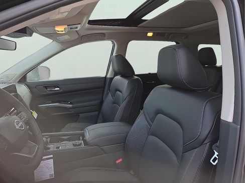 New 2026 Nissan Pathfinder SL image 12