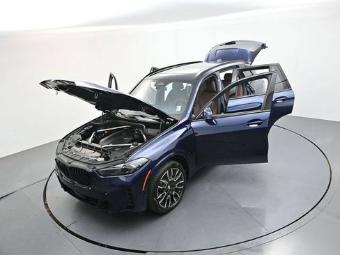 Used 2025 BMW X5 xDrive40i w/ M Sport Package AWD/4WD image 55