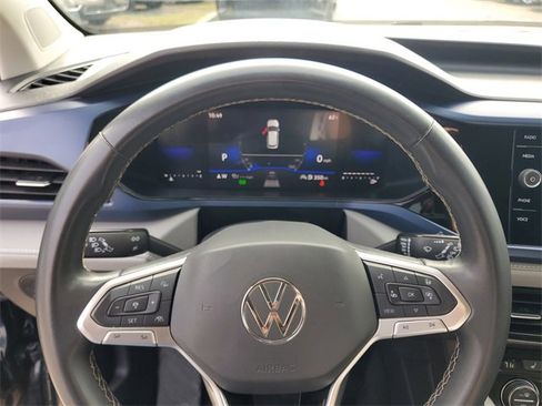 Used 2024 Volkswagen Taos SE image 18