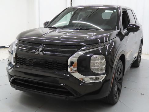 New 2026 Mitsubishi Outlander LE FWD image 8