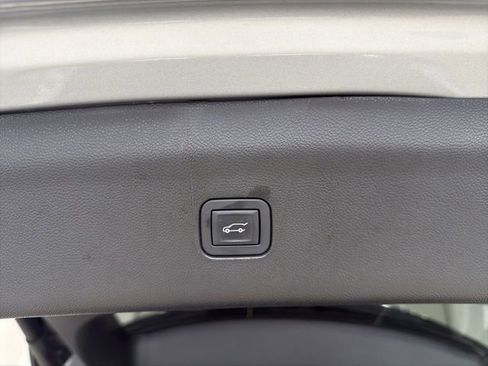 Used 2020 Buick Enclave Essence w/ Sport Touring Edition image 31