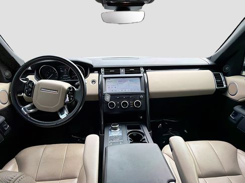Used 2019 Land Rover Discovery SE image 17