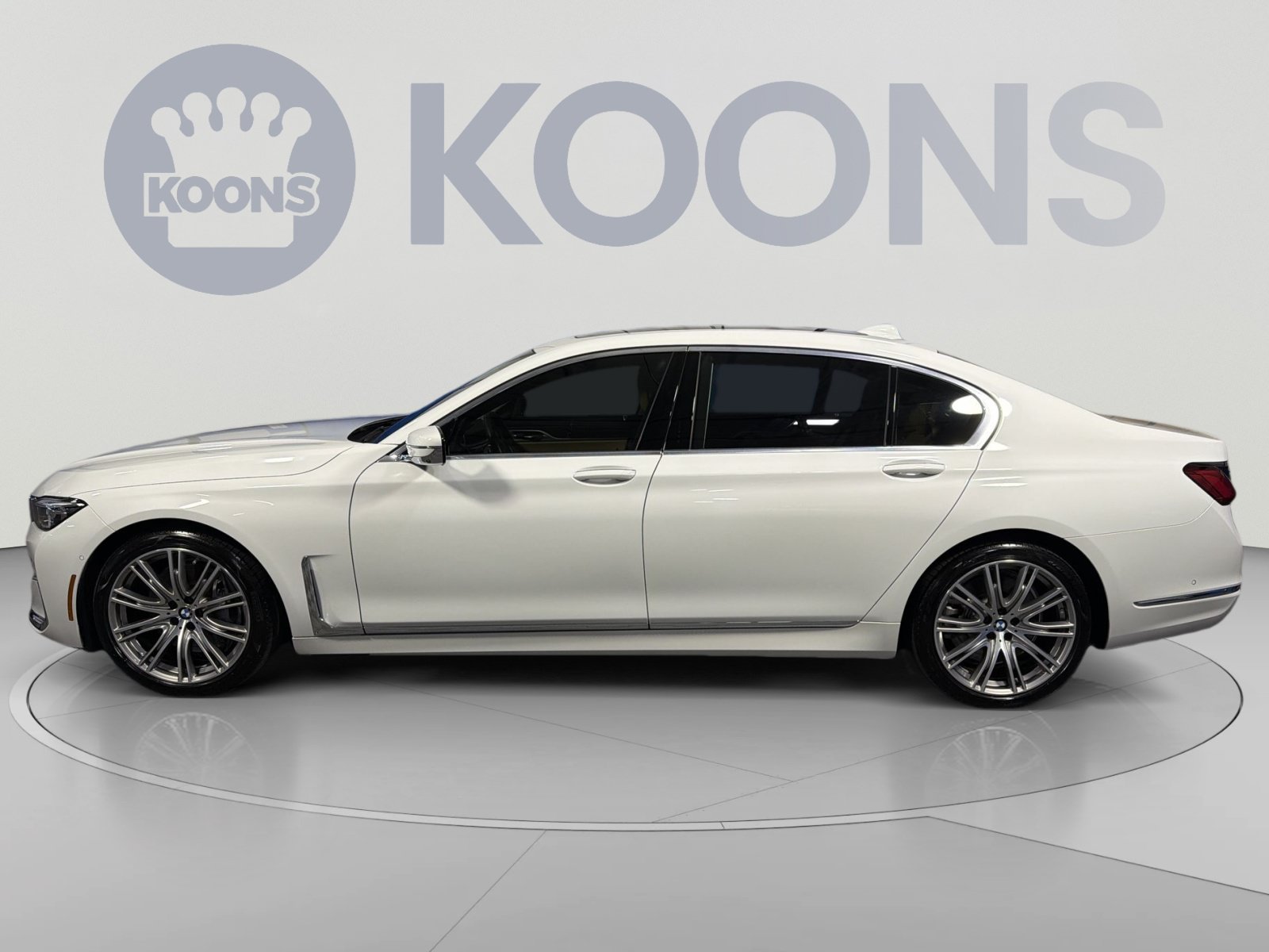 Used 2022 BMW 750i xDrive w/ Executive Package AWD/4WD image 2