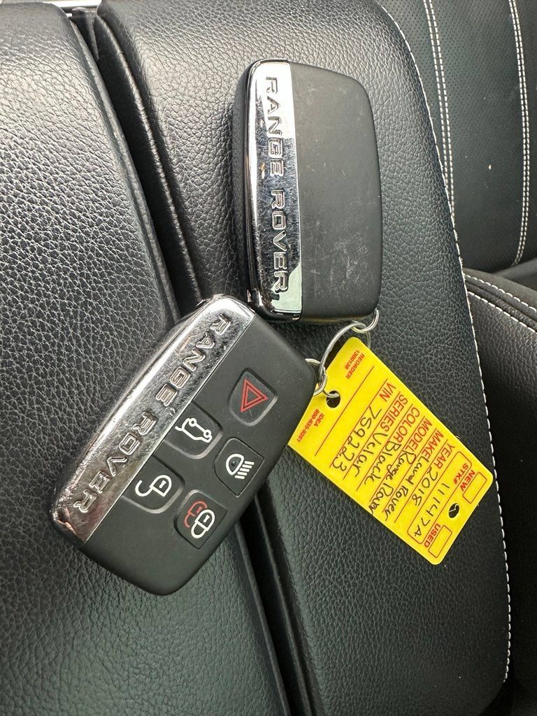 Used 2018 Land Rover Range Rover Velar R-Dynamic SE AWD/4WD image 8
