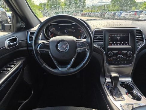 Used 2018 Jeep Grand Cherokee Laredo AWD/4WD image 25