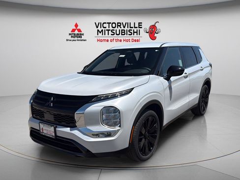 New 2026 Mitsubishi Outlander LE FWD image 3