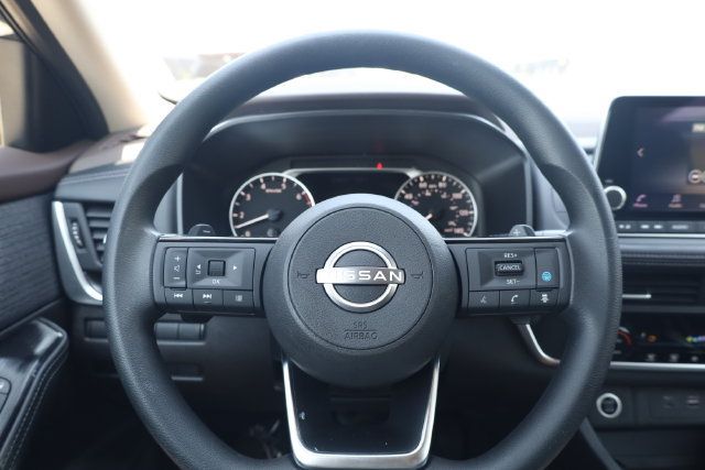 Used 2023 Nissan Rogue SV AWD/4WD image 17