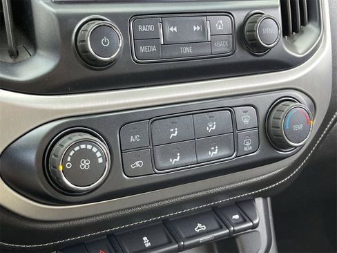 Used 2017 GMC Canyon SLE image 25