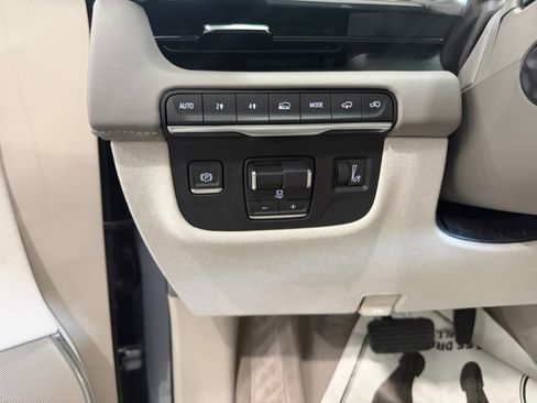 Used 2024 Cadillac Escalade ESV Sport Platinum AWD/4WD image 12