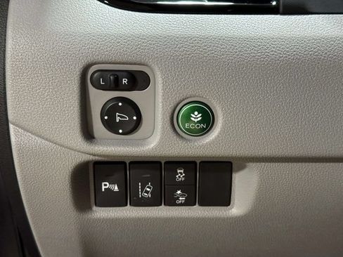 Used 2016 Honda Pilot Touring image 19
