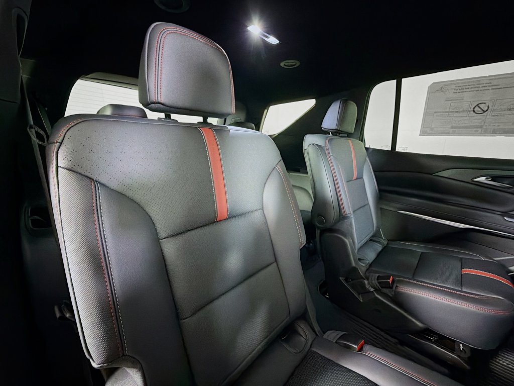 New 2026 Chevrolet Traverse RS w/ LPO, Floor Liner Package AWD/4WD image 25