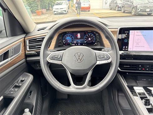 Used 2024 Volkswagen Atlas SE image 15
