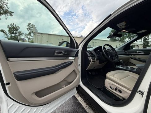 Used 2018 Ford Explorer XLT w/ Equipment Group 202A FWD image 12