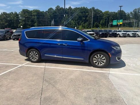 Used 2020 Chrysler Pacifica Limited FWD image 20