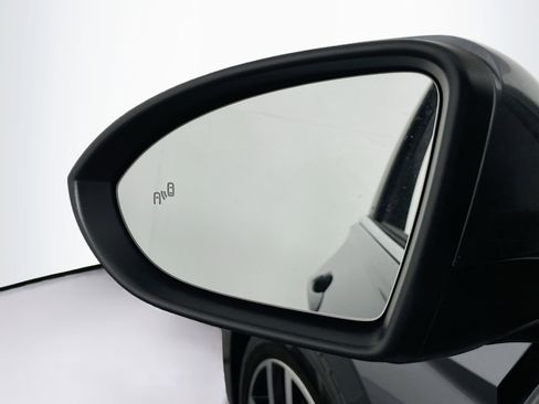 Used 2025 Volkswagen Jetta SE image 16