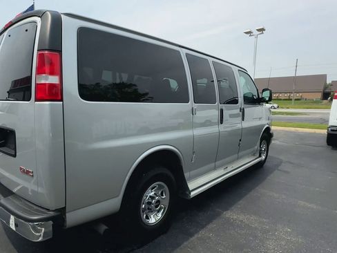 Used 2017 GMC Savana 2500 LT w/ LT Preferred Equipment Group image 8