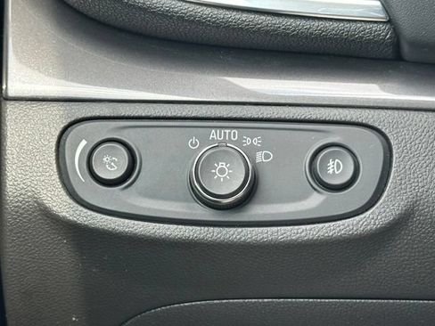 Used 2017 Buick Encore Essence FWD image 18