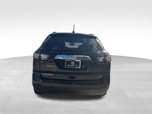 Used 2017 Chevrolet Traverse LT w/ Style and Technology Package image 4