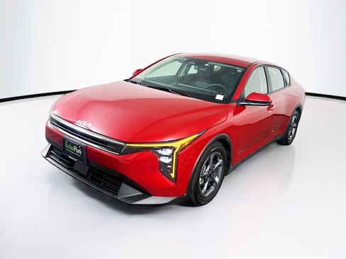 Used 2025 Kia K4 LXS image 3