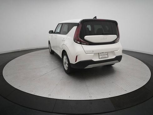 Certified 2023 Kia Soul LX w/ LX Technology Package FWD image 32