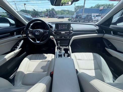 Used 2018 Honda Accord Touring image 19