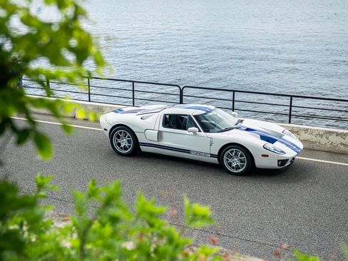 Used 2006 Ford GT RWD image 6