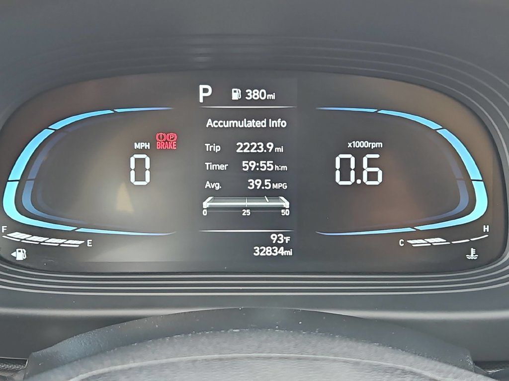 Used 2025 Hyundai Venue SEL FWD image 16