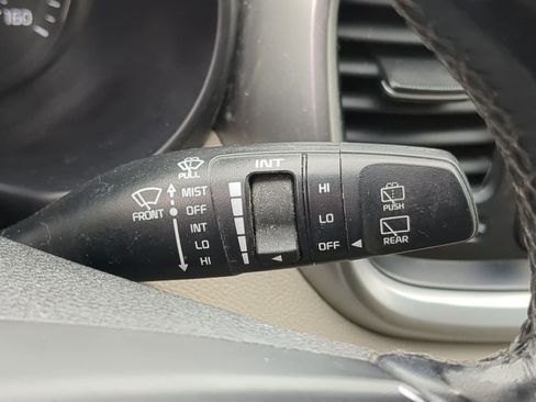 Used 2017 Kia Sorento LX w/ LX Convenience Package image 28