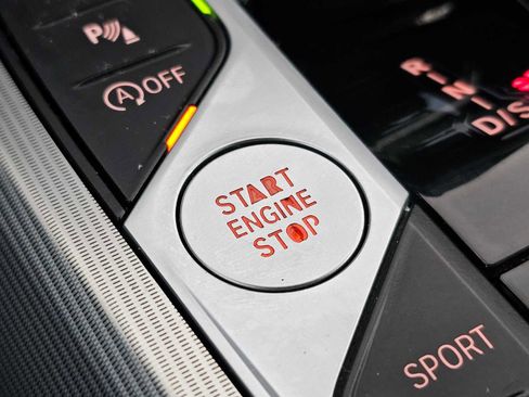 Used 2024 BMW 430i xDrive Coupe w/ Premium Package image 29