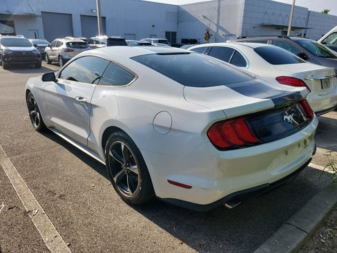 Used 2018 Ford Mustang Coupe RWD image 4