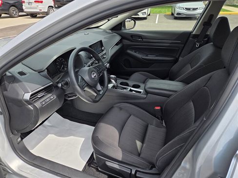 Used 2024 Nissan Altima 2.5 S FWD image 10