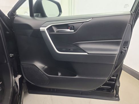 Used 2025 Toyota RAV4 XLE image 14