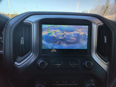 Used 2020 Chevrolet Silverado 1500 LT AWD/4WD image 11
