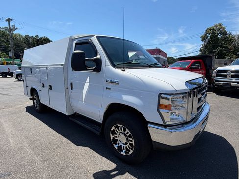 Used 2016 Ford E-350 and Econoline 350 Super Duty w/ Power Windows & Locks Group RWD image 8