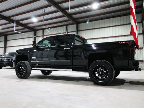 Used 2019 Chevrolet Silverado 2500 High Country w/ Duramax Plus Package AWD/4WD image 7