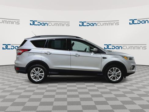 Used 2018 Ford Escape SE AWD/4WD image 2