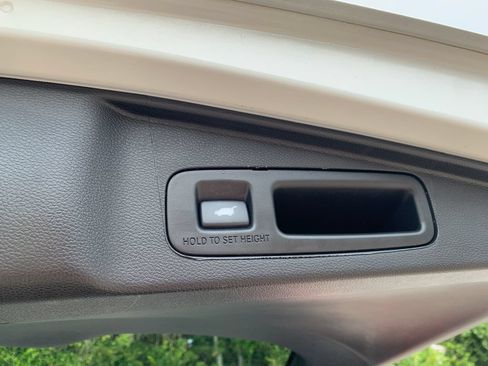 Used 2019 Honda CR-V Touring image 8