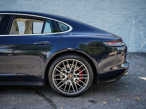 Used 2022 Porsche Panamera 4S w/ Premium Package image 11