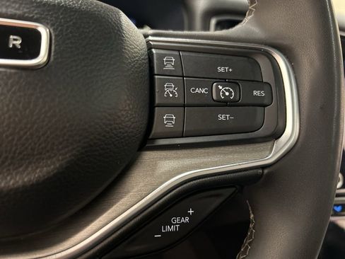 Used 2024 Jeep Wagoneer L Series II w/ Convenience Group I AWD/4WD image 25