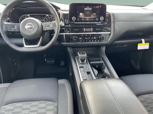 New 2025 Nissan Pathfinder SV image 6