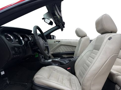 Used 2012 Ford Mustang Convertible RWD image 10