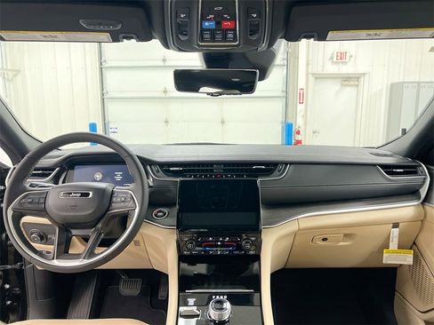 New 2025 Jeep Grand Cherokee L Limited w/ Luxury Tech Group II image 6