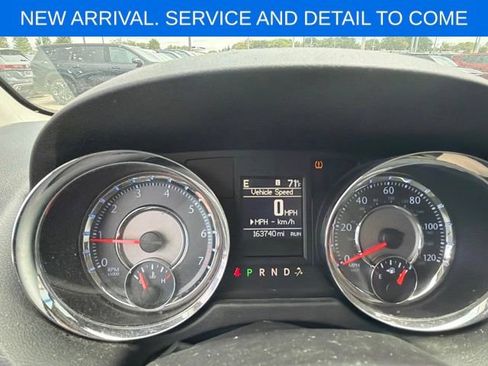 Used 2014 Chrysler Town & Country Touring FWD image 12
