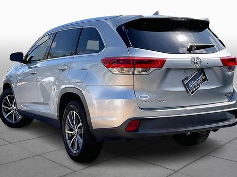 Used 2019 Toyota Highlander XLE image 12