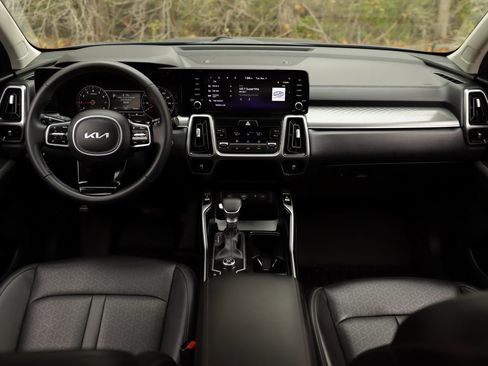 Used 2023 Kia Sorento S w/ Panoramic Sunroof Package image 22