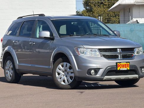 Used 2019 Dodge Journey SE w/ Premium Group image 2
