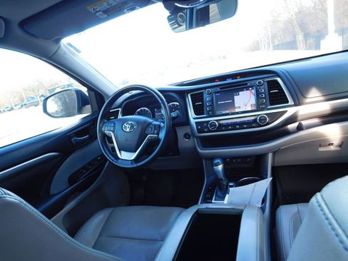 Used 2018 Toyota Highlander Limited Platinum image 7