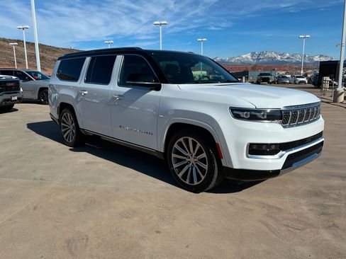 Used 2023 Jeep Grand Wagoneer L Series II image 7