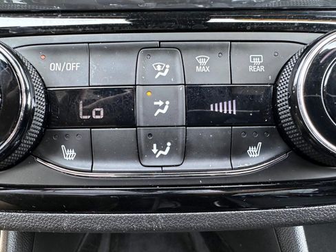 Used 2024 Buick Envista Sport Touring w/ Convenience I Package FWD image 23