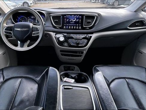 Used 2019 Chrysler Pacifica Limited w/ Tire & Wheel Group image 14
